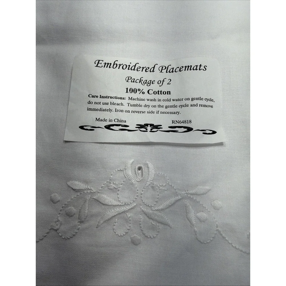 NIP VTG Cotton Embroidered White Battenberg Lace Placemats Scalloped Edges (6)